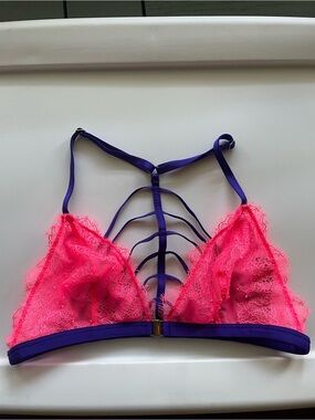 Victoria Secret Women's Lace Strappy Racerback Bralette - Front clasp- Small